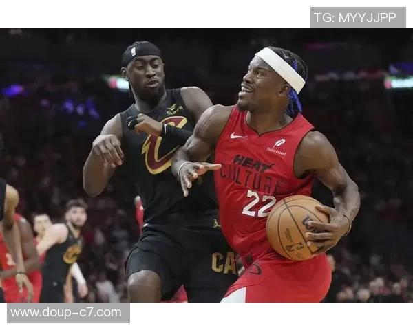 更衣室失控，小球战术失效！买卖三将换血已成勇士仅有出路